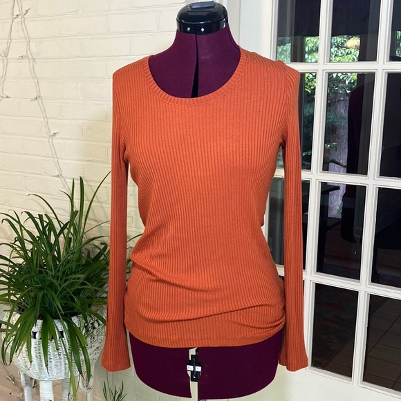 Adrienne Vittadini Tops - Adrienne Vittadani Women's Ribbed Orange Lobg Sleeve Top Medium